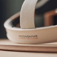 Wooden Retro-Style VR Headsets Image 4