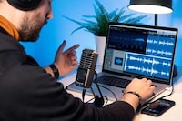 Two-in-One Creator Microphones Image 1
