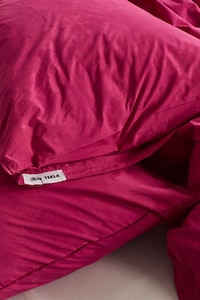 Cozy Berry-Colored Bedding Image 1