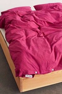 Cozy Berry-Colored Bedding Image 2