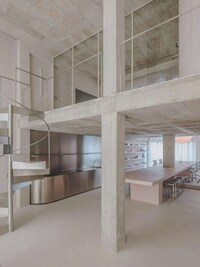 Minimally Designed Office Spaces Image 1