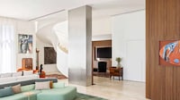 Sculptural Staircase Penthouses Image 3