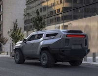 Aggressive Safety-Focused SUVs Image 4