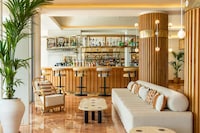 Mid-Century Nostalgic Hotel Redesigns Image 3