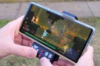 Compact Clip-On Gaming Controllers Image 8