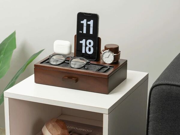 Minimalist Tech-Friendly Valet Boxes