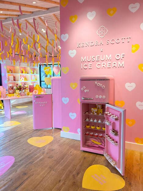 Amorous Immersive Pop-Ups