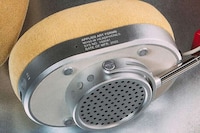 60s-Inspired Headphone Models Image 3