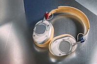 60s-Inspired Headphone Models Image 4