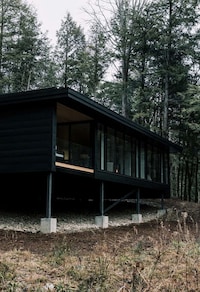 Tranquil Nature-Centric Cabin Designs Image 2