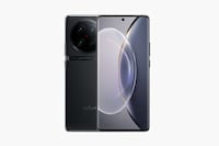 Flagship Triple-Camera Smartphones Image 1