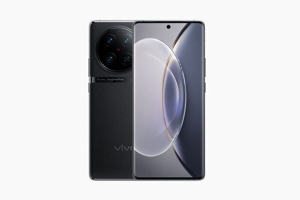 Flagship Triple-Camera Smartphones