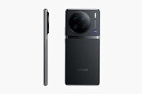 Flagship Triple-Camera Smartphones Image 3