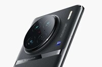 Flagship Triple-Camera Smartphones Image 4