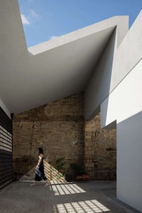 Blocky Stone Perimeter Homes Image 1