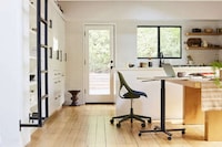 Height-Adjustable Work Tables Image 2