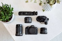 Assistive Mirrorless 4K Cameras Image 4