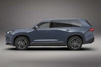 Stylish High-End Midsize SUVs Image 2