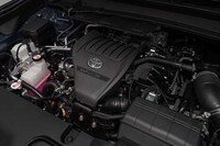 Stylish High-End Midsize SUVs Image 4