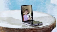Productive Dual-Display Smartphones Image 2