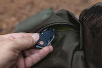 Thumb-Sized Flipper Knives Image 2