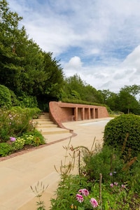 Unobstructive Hidden Pool Houses Image 2