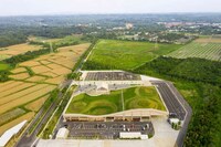 Hill-Like Designed Food Markets Image 2