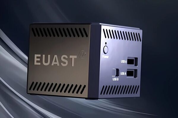 Compact Cubic Desktop PCs