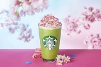Macaron-Topped Cafe Drinks Image 2