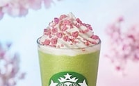 Macaron-Topped Cafe Drinks Image 3