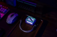 Mechanical Illumination Earbud Cases Image 5