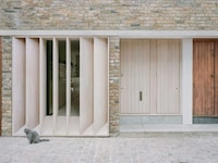 Renovated Oak-Facade Mews Home Image 3