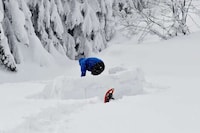 Self-Building Igloo Makers Image 3
