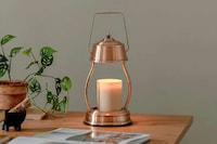 Vintage-Inspired Candle Lamps Image 1
