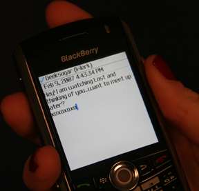Text Messaging + Dating Go Hand-in-Hand