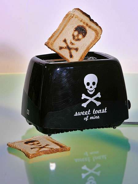 Skull & Cross Bones Toaster