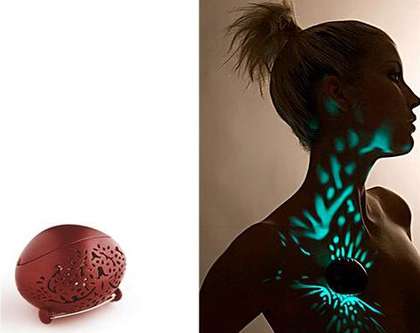 Aurora Jewelry Projects Patterns of Light Onto Your Skin