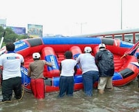 Life-Saving Adverboats Image 8