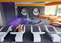 Singing Disco Showers Image 3