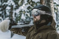 AR-Enabled Ski Goggles Image 1