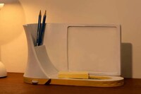 Sculptural Scrolling Photo Frames Image 6