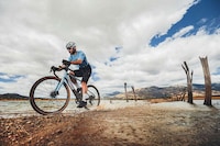 Versatile Gravel E-Bikes Image 6