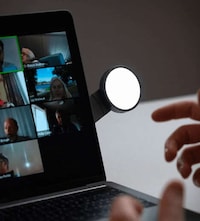 Magnetic Productivity Smartphone Mounts Image 8
