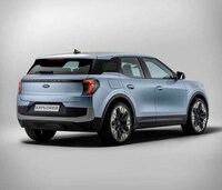 Sculpted Electric SUV Models Image 4