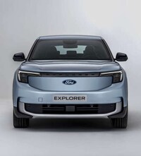 Sculpted Electric SUV Models Image 6