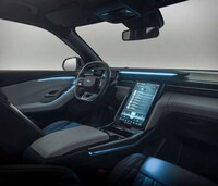Sculpted Electric SUV Models Image 7