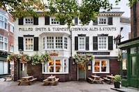 TV Show Pub Stays Image 1