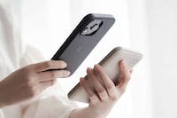 Power-Providing Smartphone Stands Image 4