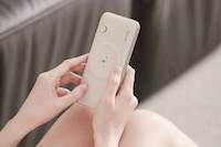 Power-Providing Smartphone Stands Image 7