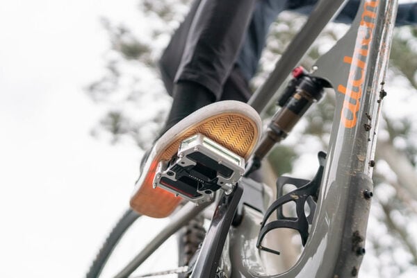 Color-Changing Clipless Pedals